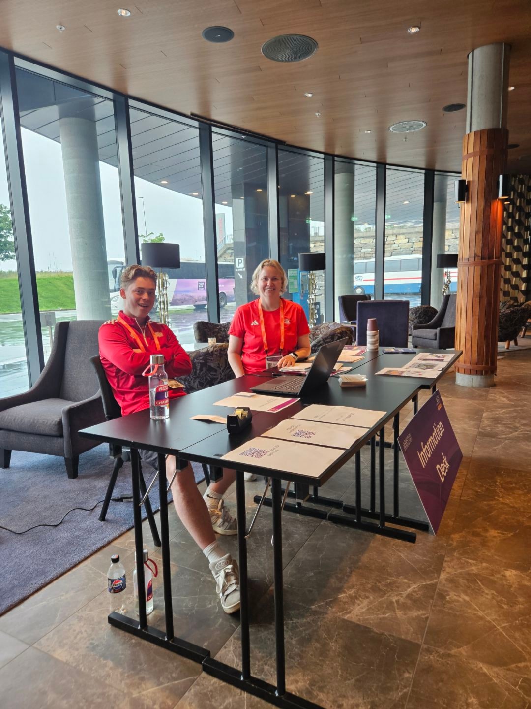 EM U23 endelig i gang! Fri-gjengen bidrar på topp og smiler i kapp med solen!